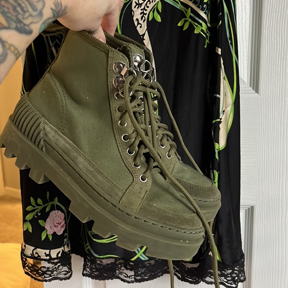 Gianni Bini green combat boot lace up